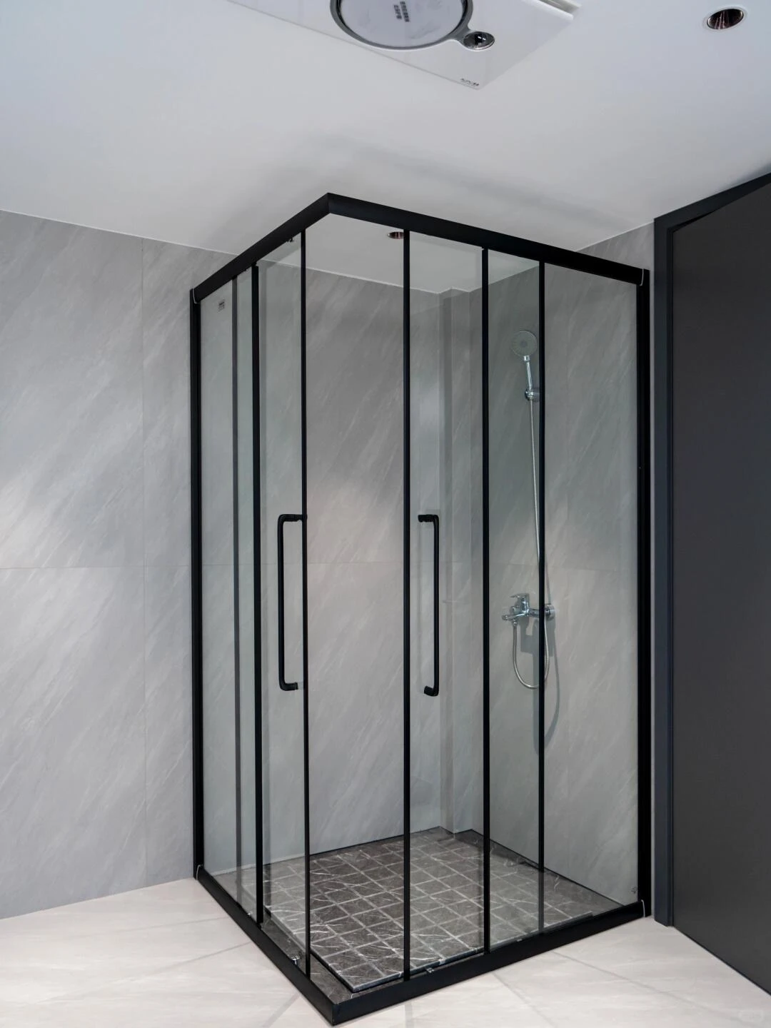 L-shaped shower door1 L-shaped shower door1