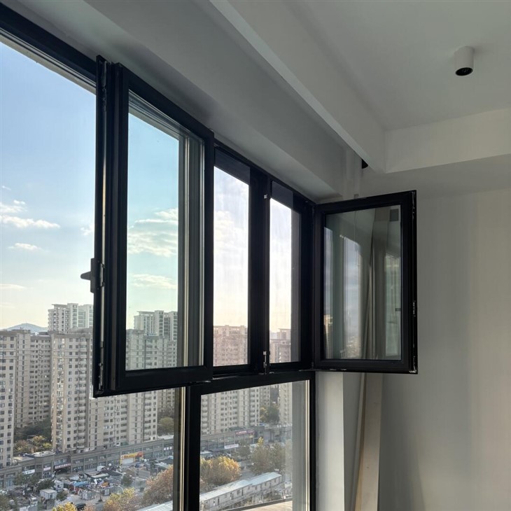 Reversible Aluminium Casement Windows